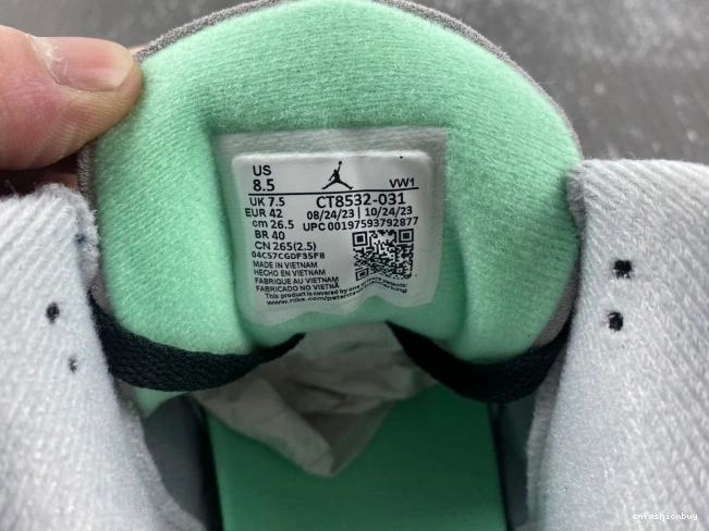 Jordan Green CT8532-031 Glow Air 3 1211